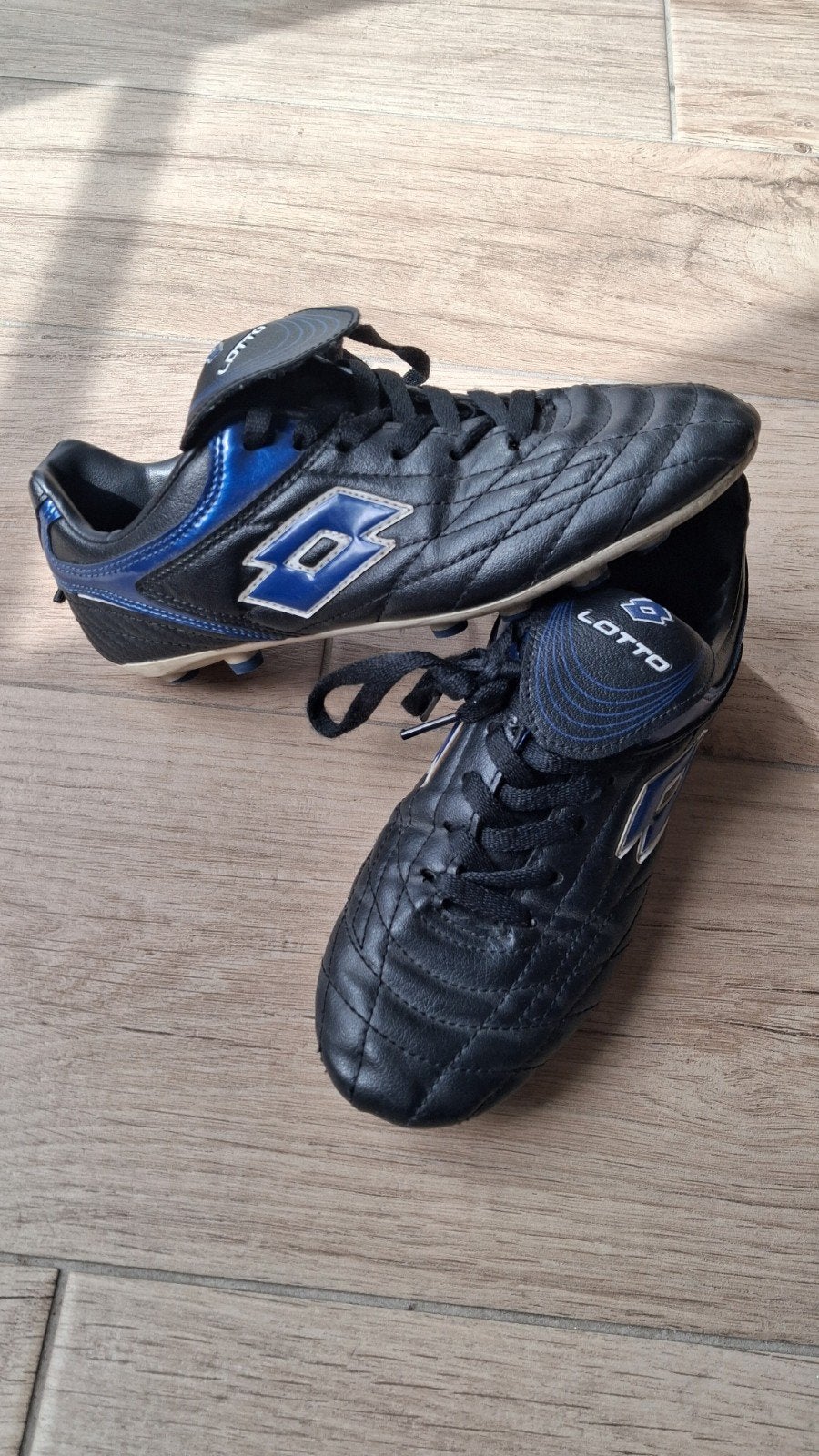 Lotto voetbalschoenen maat 37 - Zwart/Blauw, Ophalen of Verzenden