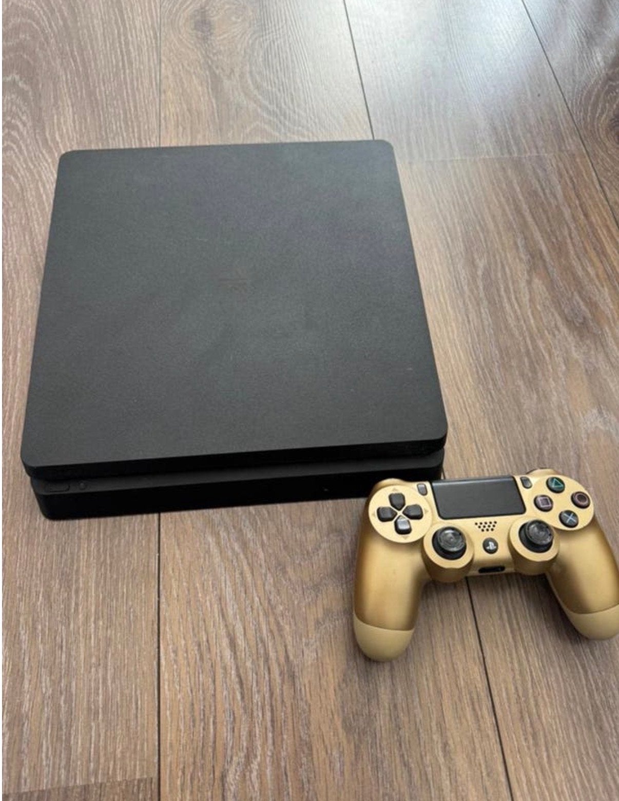 PlayStation 4 Slim met gouden controller en met fc26 en gta5, Ophalen of Verzenden, Zo goed als nieuw, Met 1 controller, Slim