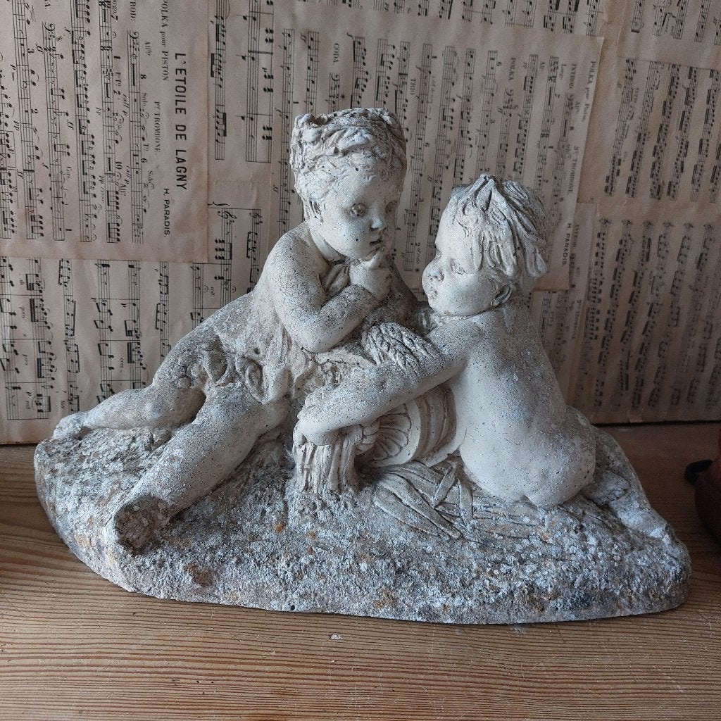 Prachtig brocante tuinbeeld van beton, met natuurlijk patina, Ophalen of Verzenden, Gebruikt, Beton, Mensenbeeld