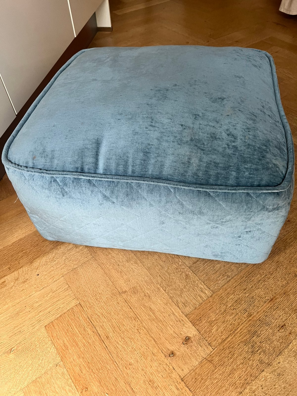 Riviera Maison fluweel poefje, Huis en Inrichting, Ophalen, Gebruikt, 50 tot 75 cm, Stof