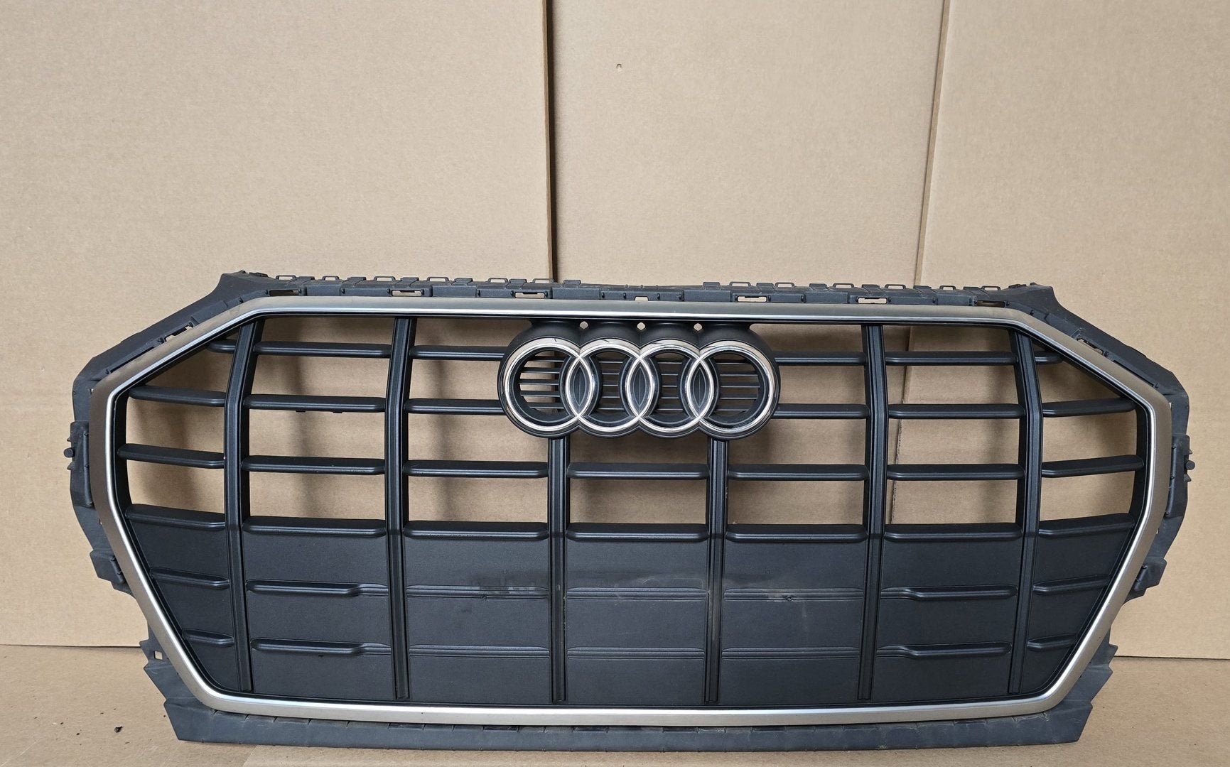 GRILL AUDI Q5 80A FACELIFT GRILLE ORGINEEL 80A853651, Gebruikt, -, Voor, Ophalen of Verzenden