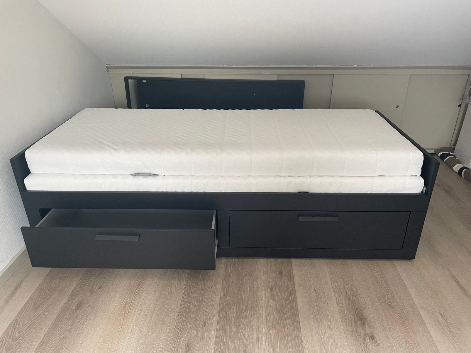 Logeerbed 80/160-200cm, Ophalen, Zwart, Tweepersoons, Zo goed als nieuw