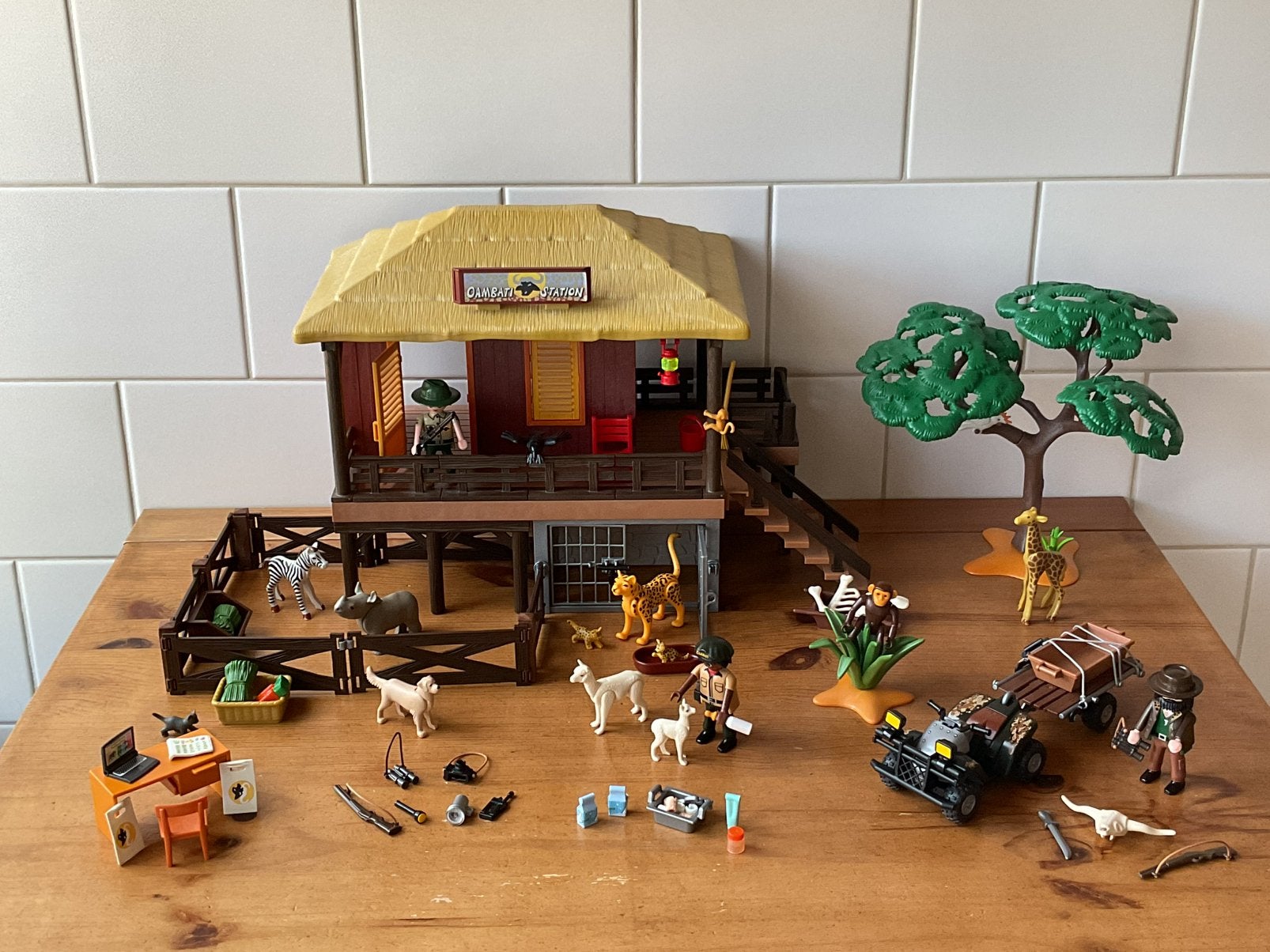 PLAYMOBIL UITGEBREIDE SAFARI VERZORGINGSPOST 🦒 SUPERSET !!, Ophalen of Verzenden, Gebruikt