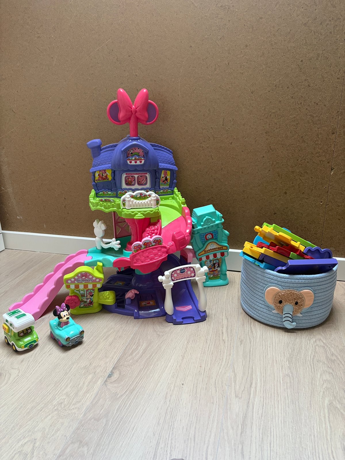 Minnie Mouse VTech Toet Toet Auto’s + grote set autobaan, Kinderen en Baby's, Ophalen, Zo goed als nieuw, 2 tot 4 jaar
