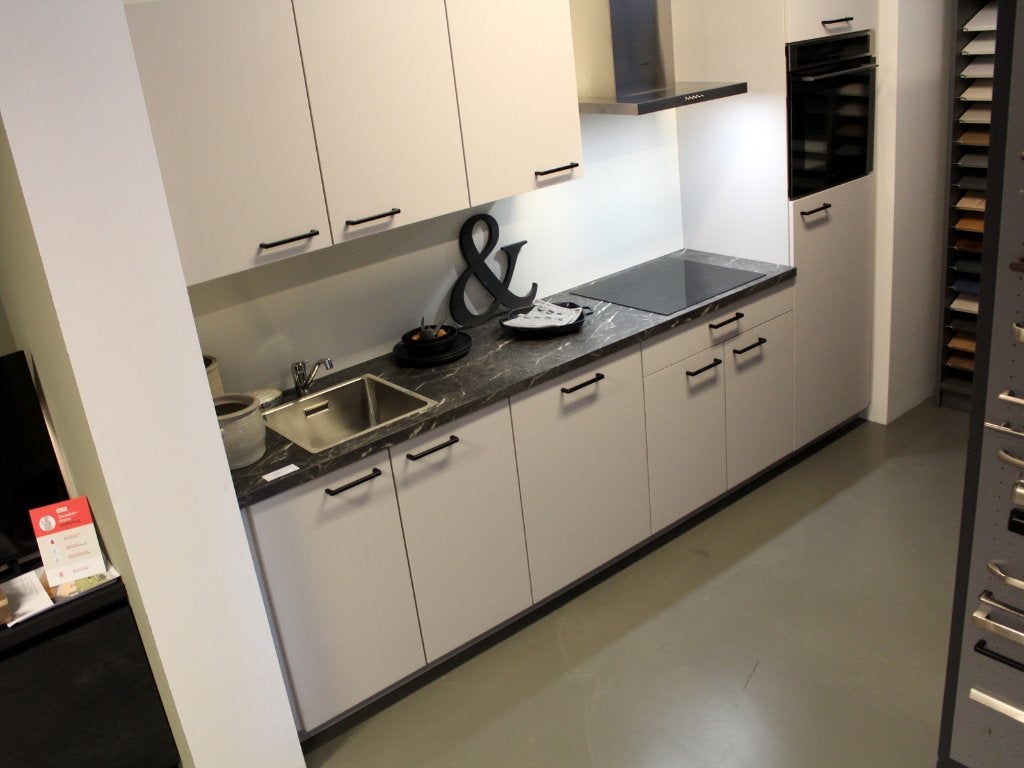 BP113 Moderne rechte keuken met Inventum apparatuur, Huis en Inrichting, Ophalen, Waldstraße 53-57, 33415 Verl  Duitsland, Nobilia-Werke J. Stickling GmbH & Co. KG