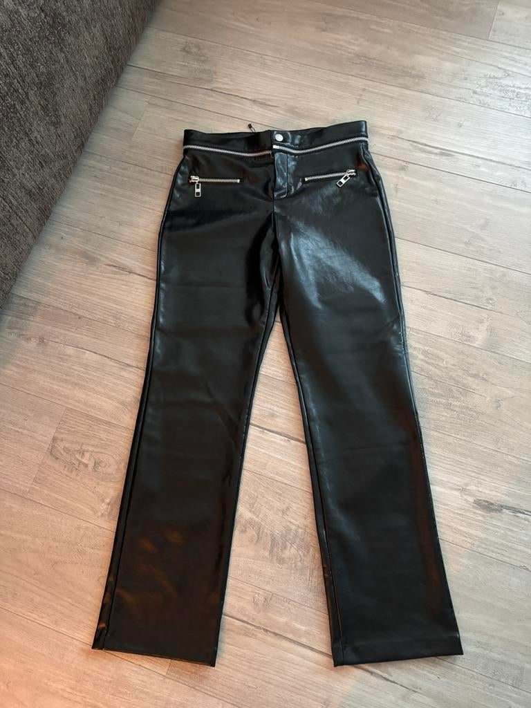 Nieuwe stoere zwarte pu leren broek Zara mt l, Kleding | Dames, Zwart, Maat 42/44 (L), Nieuw, Ophalen of Verzenden