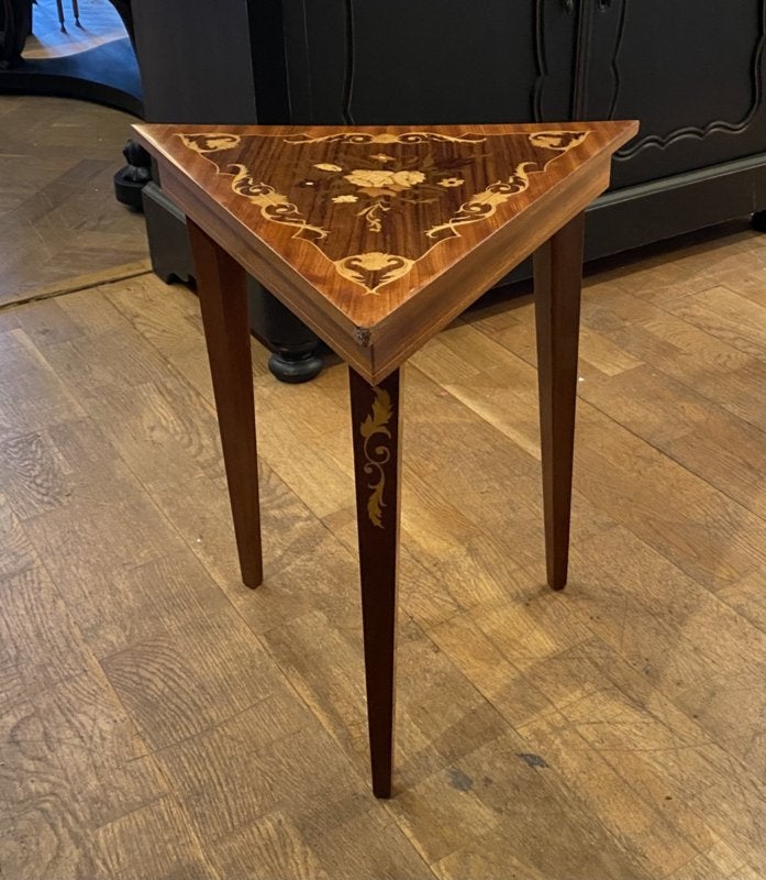 Italiaans Intarsia tafeltje met muziekdoos voor byoux VdlM, Ophalen, Minder dan 45 cm, Minder dan 55 cm, Uniek vintage Mid Century klaptafeltje geheime juwelenbox