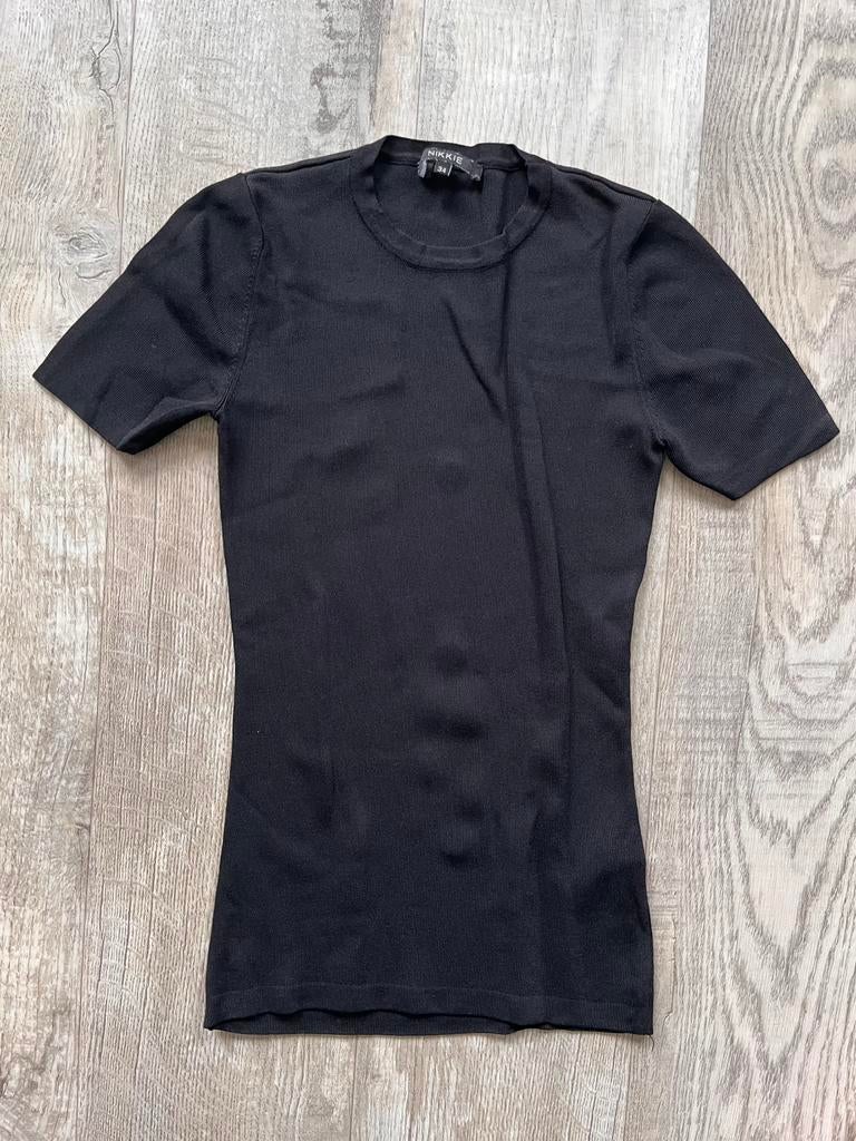 Nikkie jolie top maat 34, Zwart, Ophalen of Verzenden, Zo goed als nieuw, Korte mouw