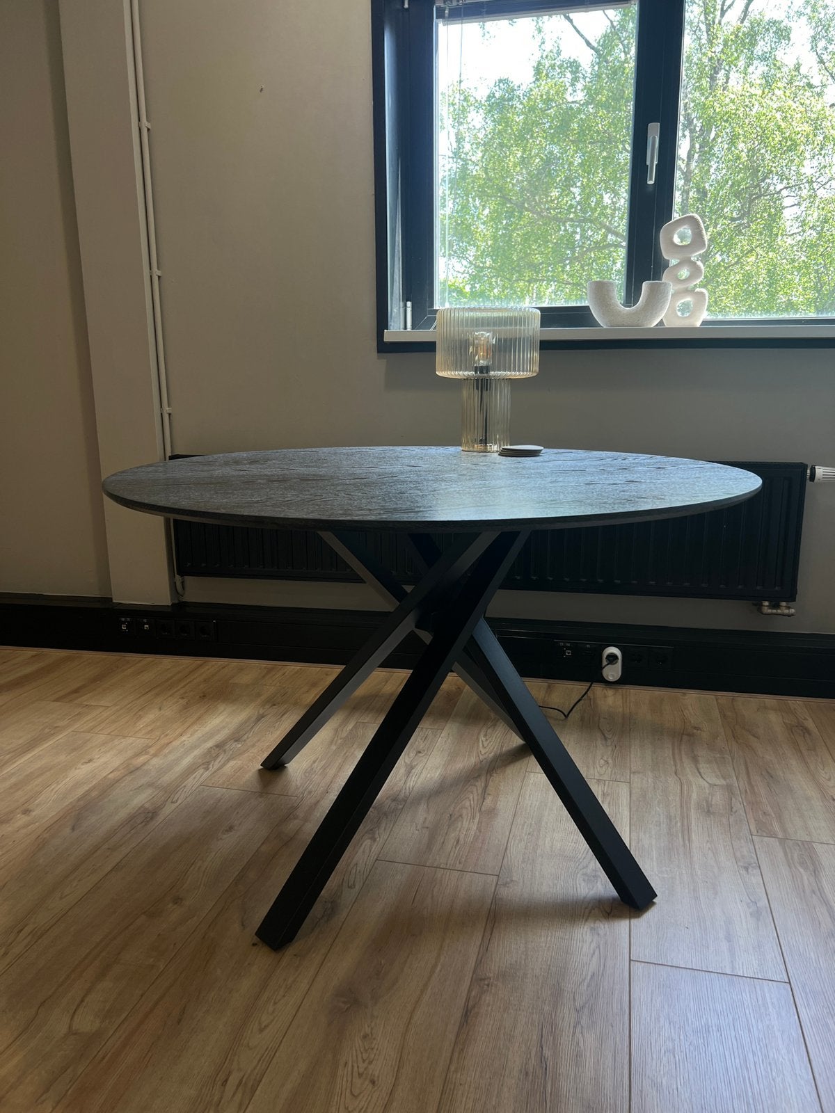 Ronde zwarte eettafel 120 cm – nieuw, Huis en Inrichting, Ophalen, Nieuw, Rond, 100 tot 150 cm