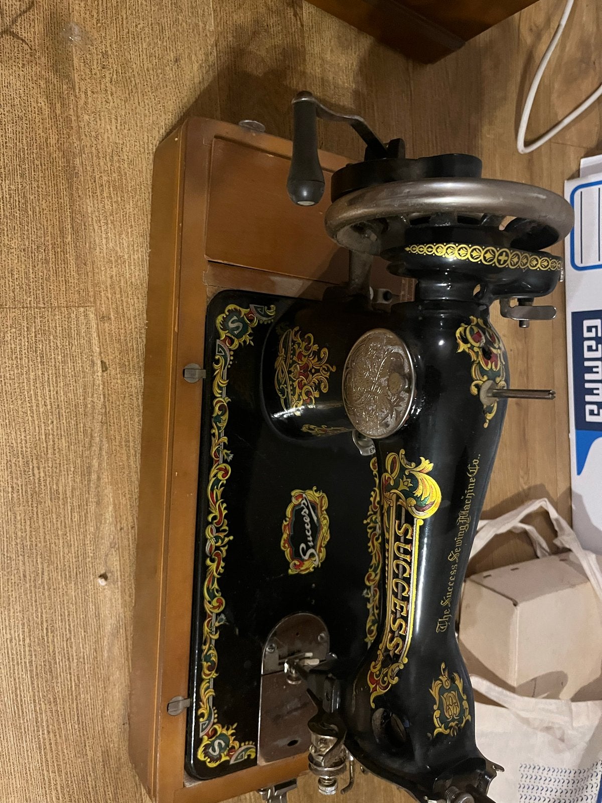 Antieke Success Naaimachine met Houten Koffer, Ophalen of Verzenden