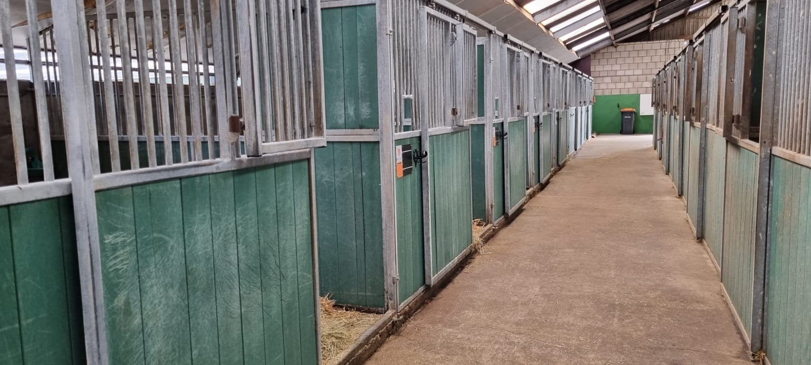 30 paardenboxen voornamelijk 3x3 meter, Ophalen, Gebruikt