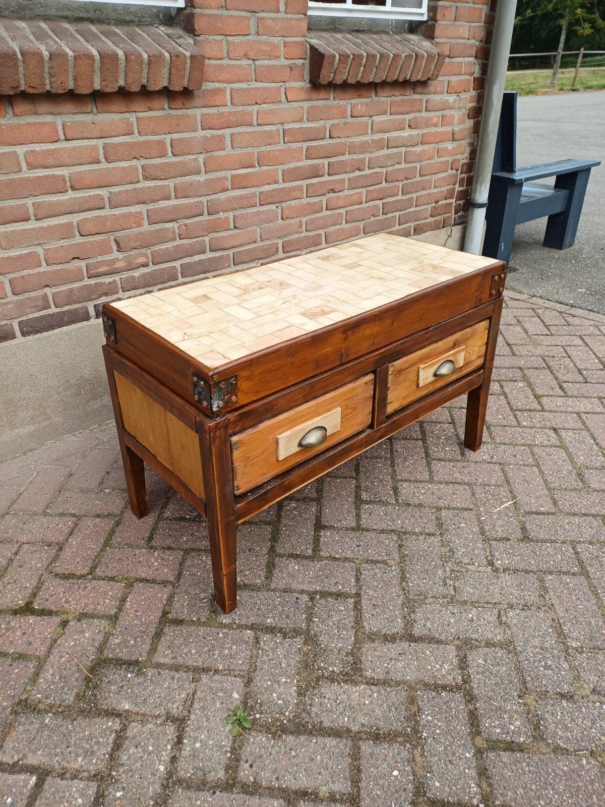 prachtig hakblok met 2 oude lades, Ophalen