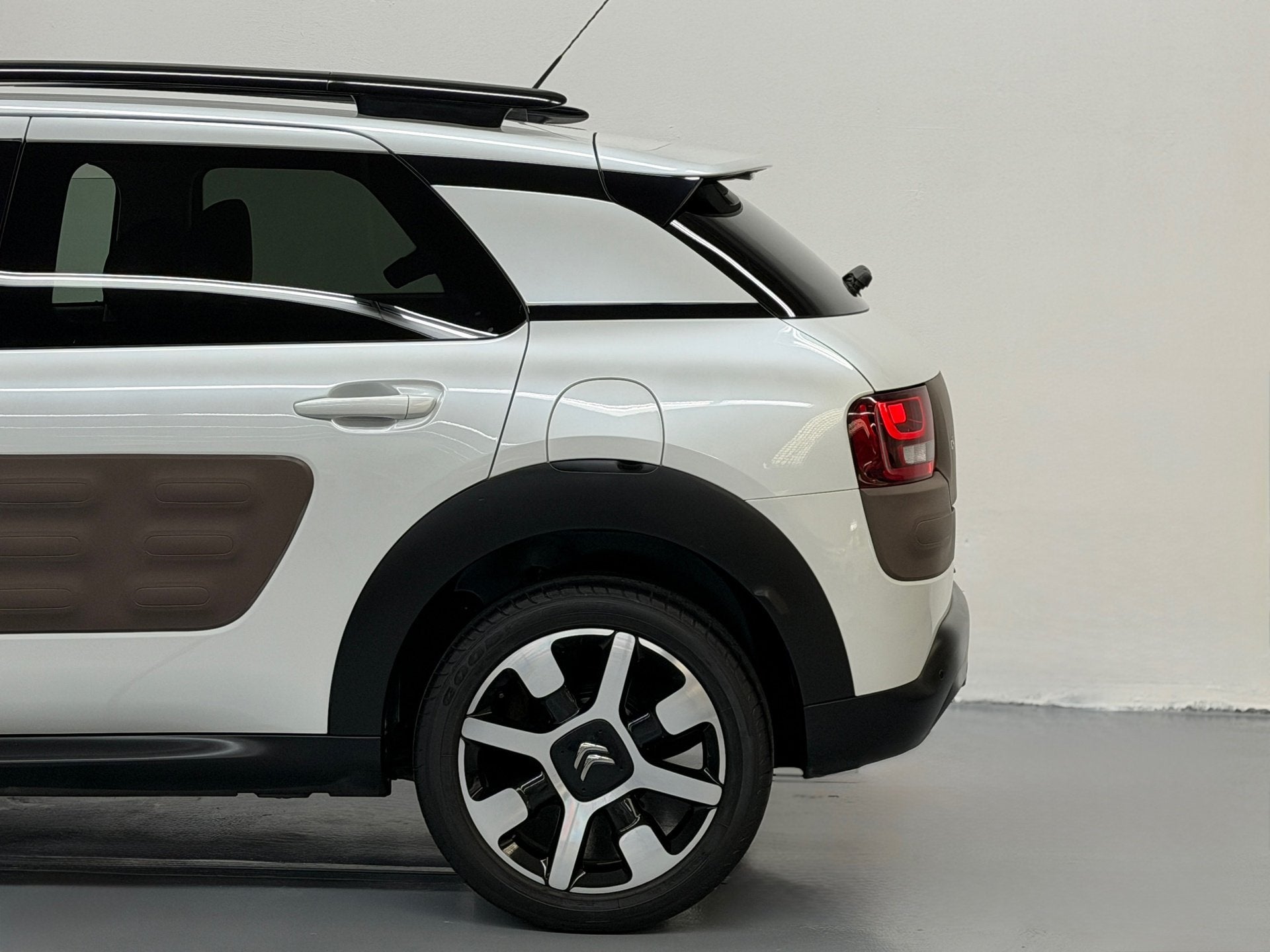 Foto 6 van Citroen C4 Cactus 1.2 PureTech Shine D.riem vervangen Camera