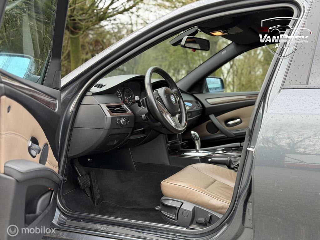 BMW 5-serie Touring 523i High Executive, Achterwielaandrijving, Bi-Xenon koplampen, 93 €/maand, Euro 4