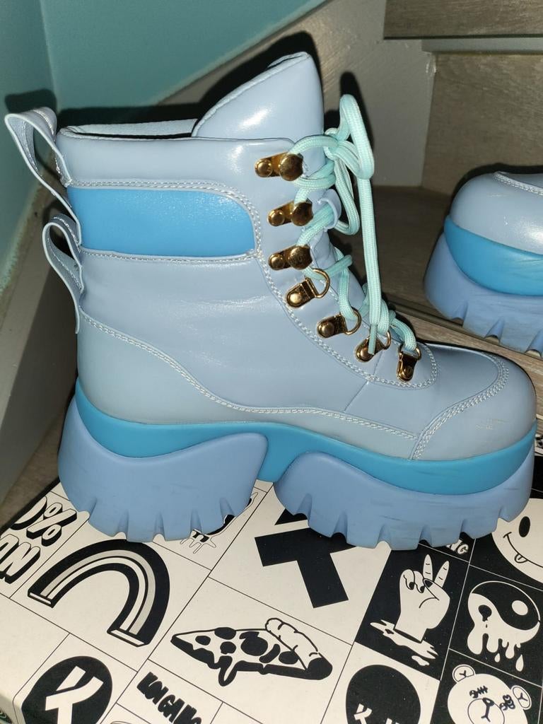 Koi Footwear Melanie Martinez Cry Baby blue dikke zool mt 38, Blauw, Ophalen of Verzenden, Zo goed als nieuw, Lage of Enkellaarzen