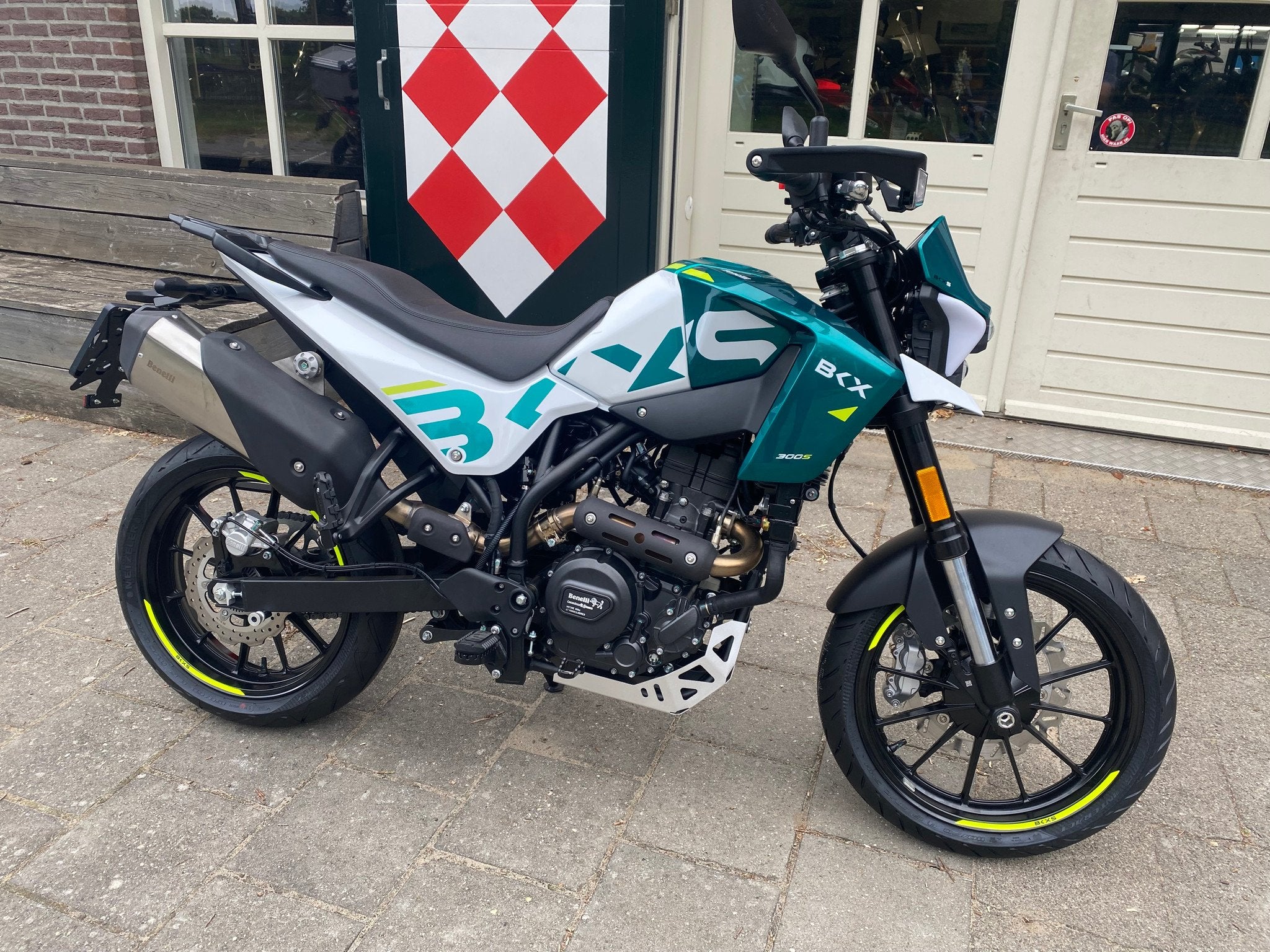 Benelli BKX 300 S ABS A2 (bj 2026), Motoren, 300 cc, Strada Fornace Vecchia 30
61122  Pesaro, IT, Bedrijf, Support@benelli.com