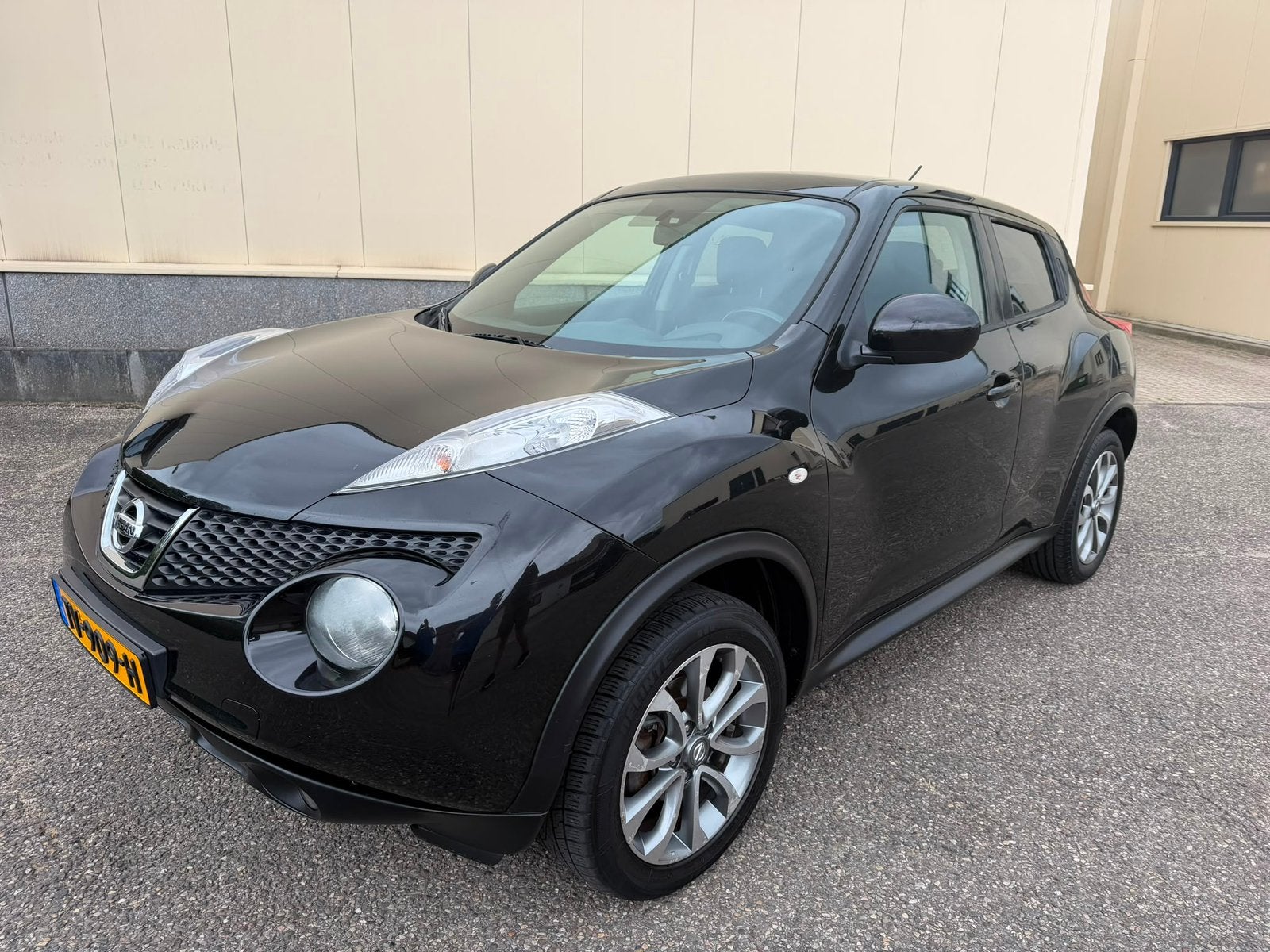 Nissan Juke 1.6 CVT 86KW 2014 Zwart Zie Foto’s, Auto's, Nissan, 1250 kg, 4 cilinders, Zwart, Bedrijf