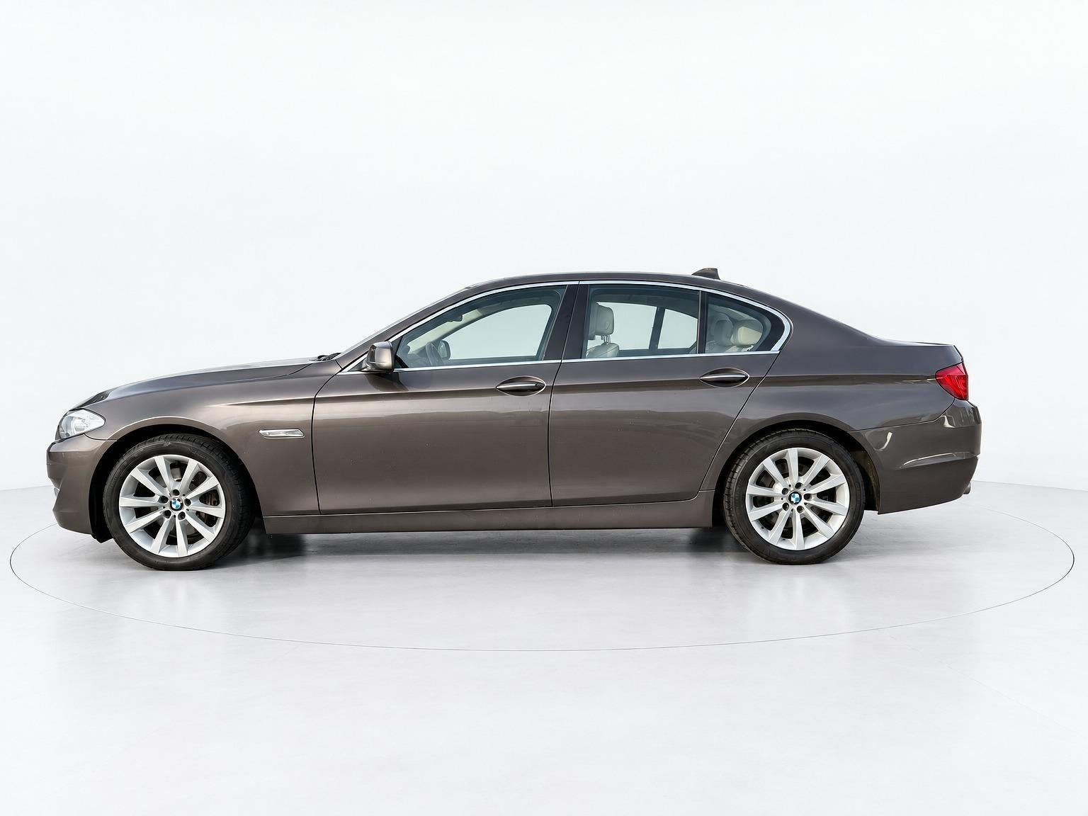 BMW 5-serie 528i High Executive CAMERA - LEER - STOELVERWARM, Euro 5, Achterwielaandrijving, Gebruikt, Zwart