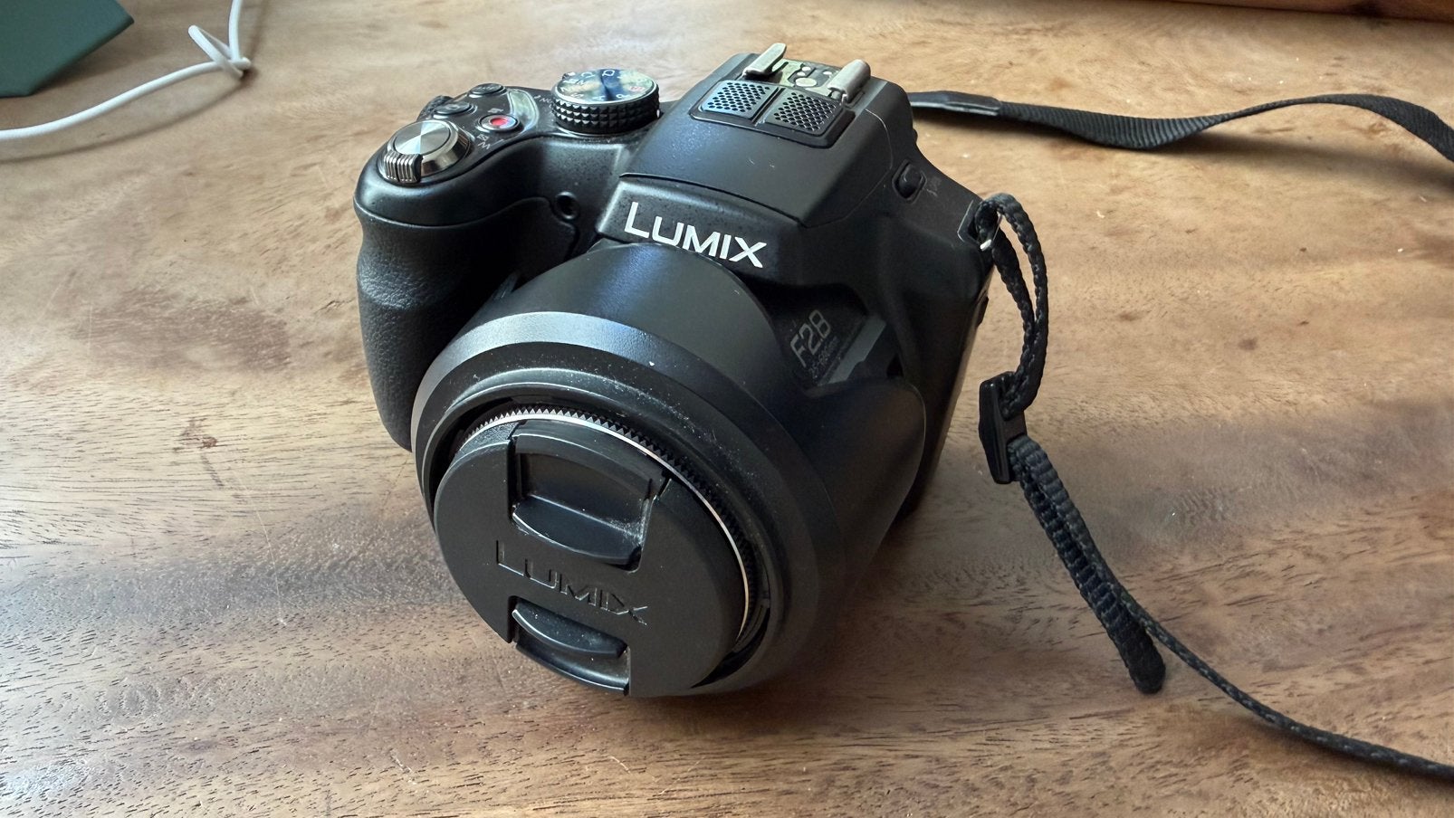 Panasonic Lumix DMC-FZ200 — 24x zoom met constante f/2.8, Audio, Tv en Foto, Fotocamera's Digitaal, 12 megapixels, Ingebouwde flitser