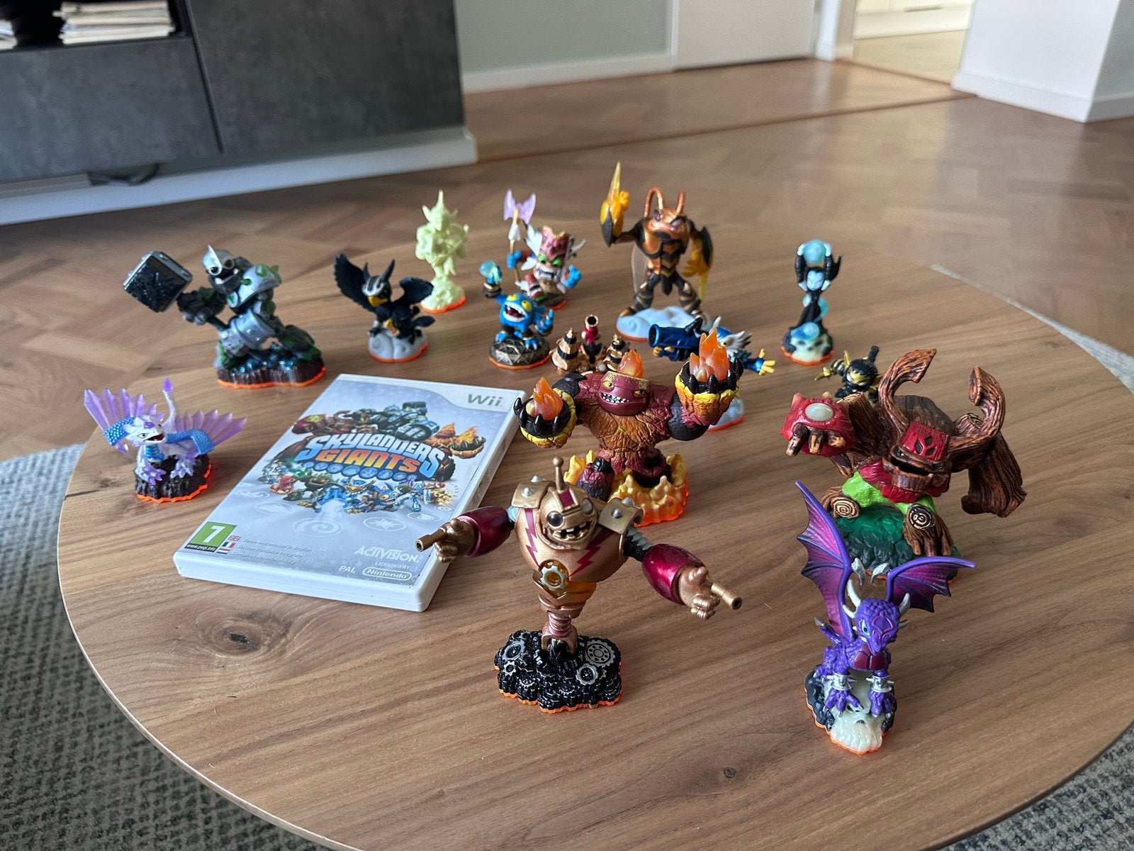 Skylanders Giants Wii spel met 15 poppetjes en portal, Spelcomputers en Games, Games | Nintendo Wii, Avontuur en Actie, Gebruikt