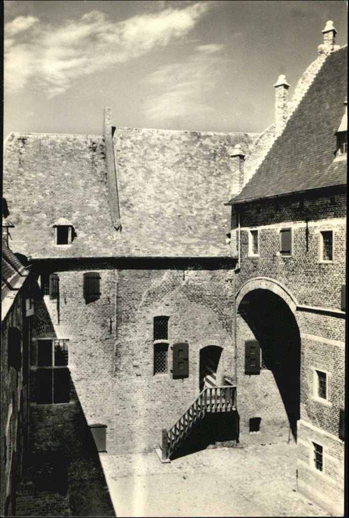 Kasteel Hernen binnenplaats gem. Wijchen 1960., Verzamelen, Ansichtkaarten | Nederland, Ophalen, 1940 tot 1960, Gelopen, Noord-Brabant