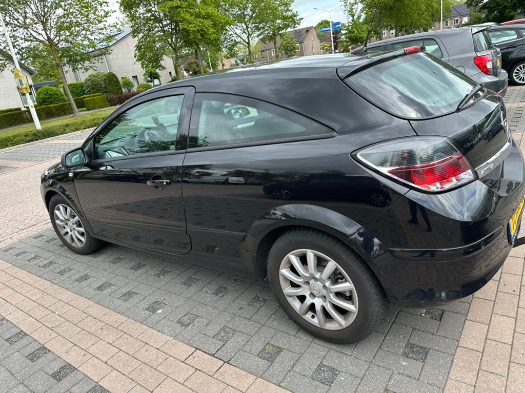 Opel Astra 1.6 16V GTC 85KW 2009 Zwart, Auto's, Opel, Voorwielaandrijving, 15 km/l, 625 kg, 4 cilinders