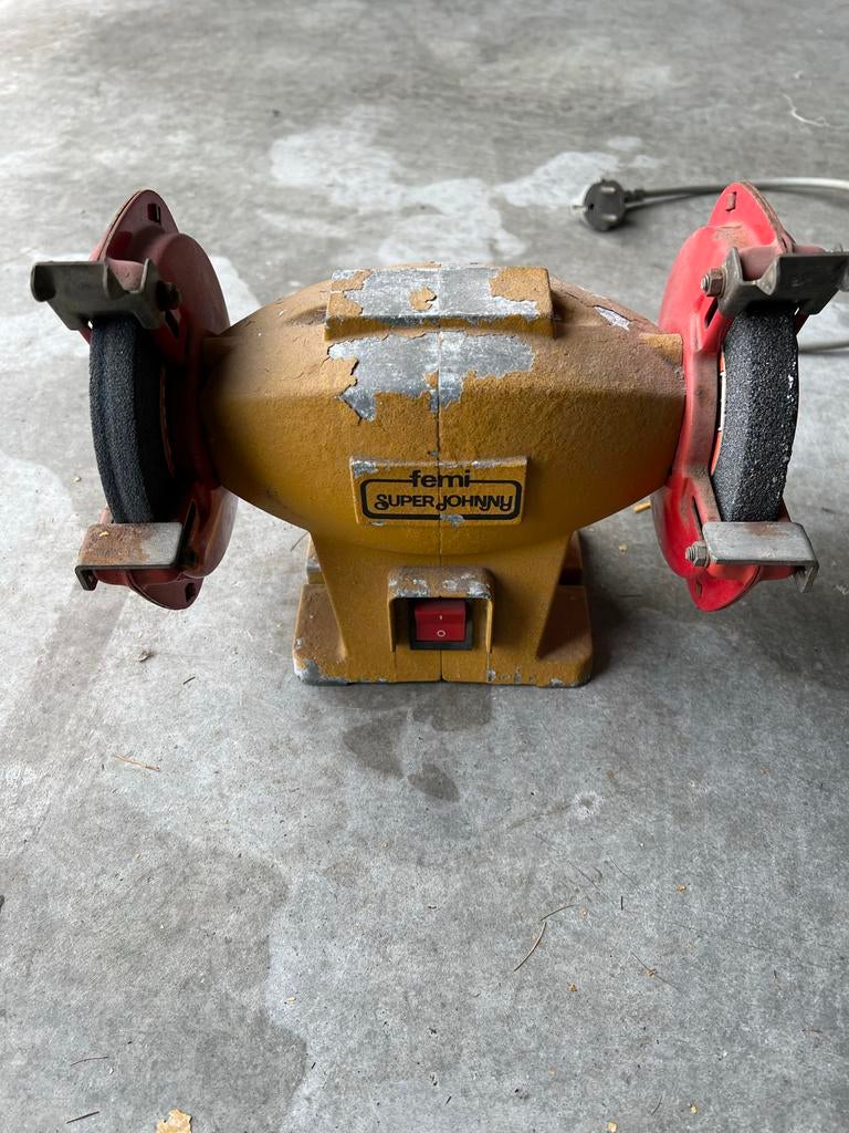Femi Super Johnny slijpmachine, Doe-het-zelf en Verbouw, Ophalen of Verzenden, Gebruikt, Minder dan 700 watt, Werkbankslijpmachine