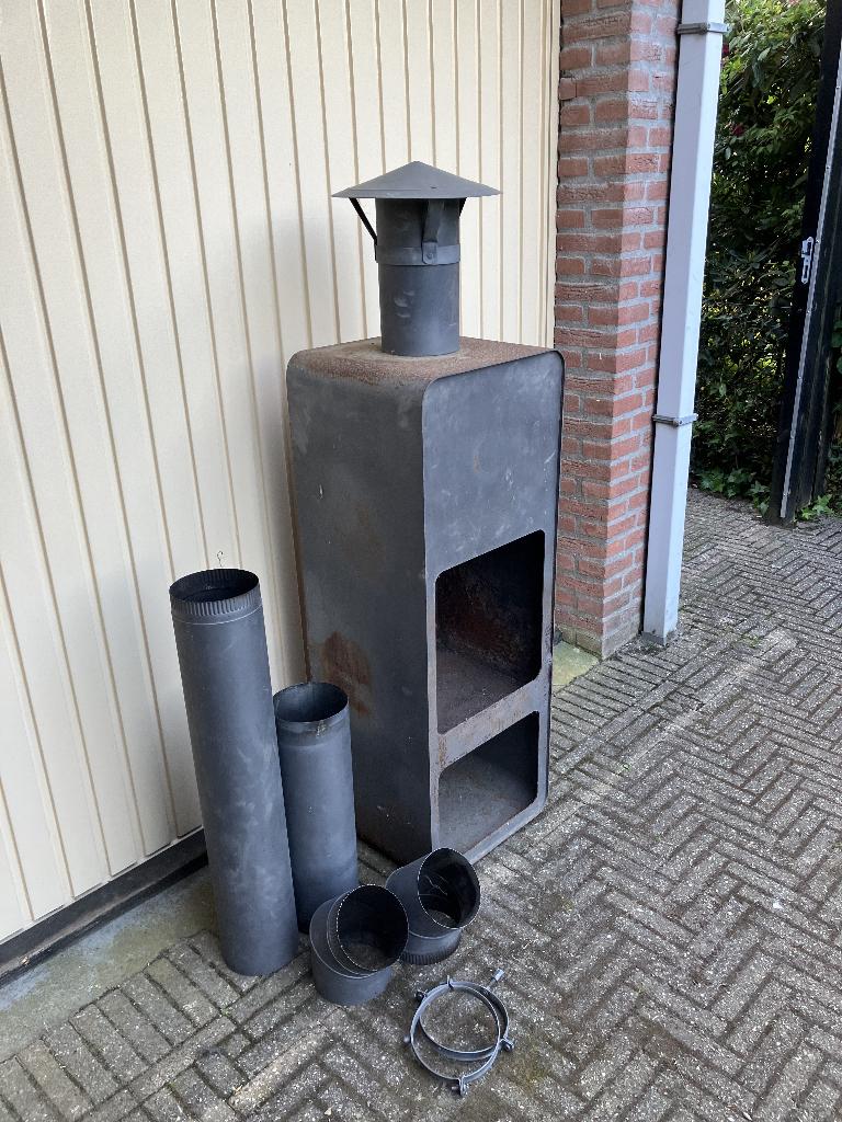 Roestige buitenhaard met schoorsteen, Tuin en Terras, Ophalen, Gebruikt