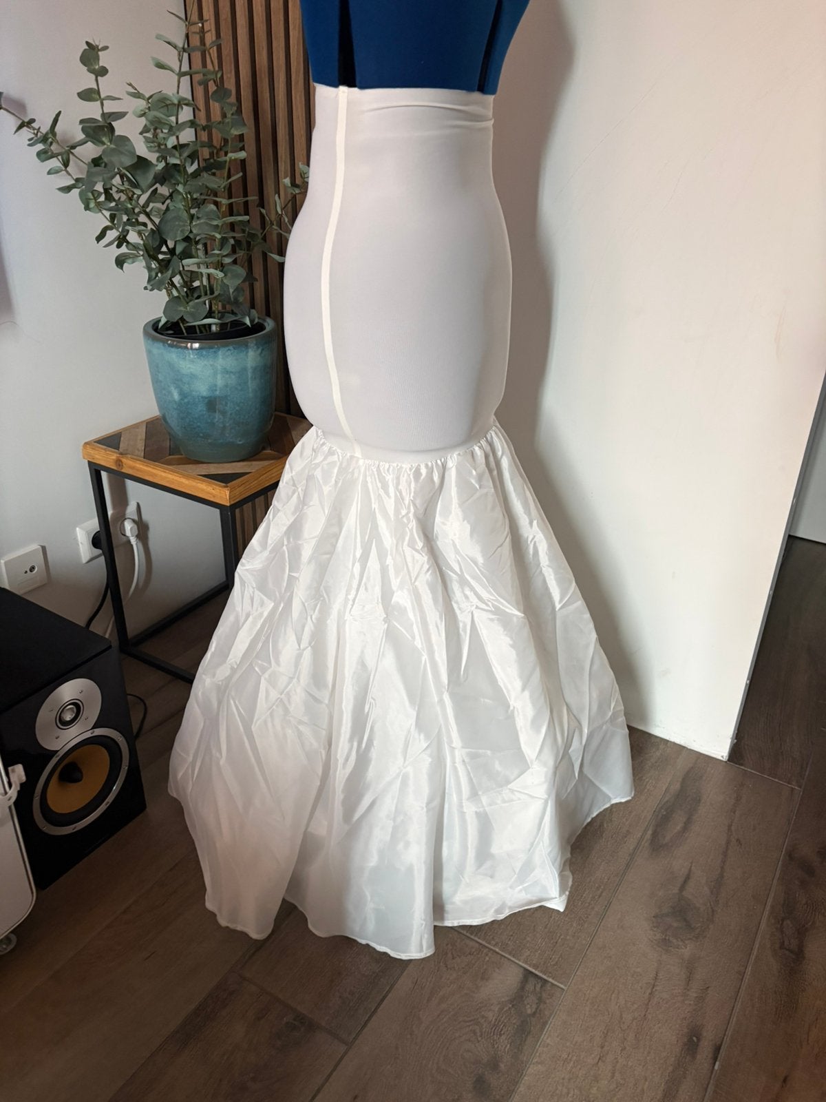 Hoepel voor fishtail trouwjurk, Ophalen, Zo goed als nieuw, Wit, Trouwjurk