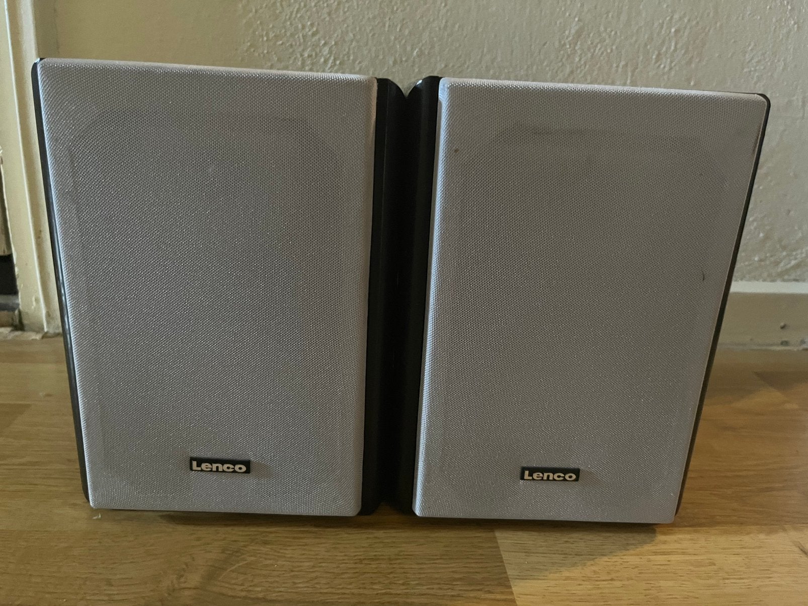 2 kleine lenco boekenplank luidsprekertjes