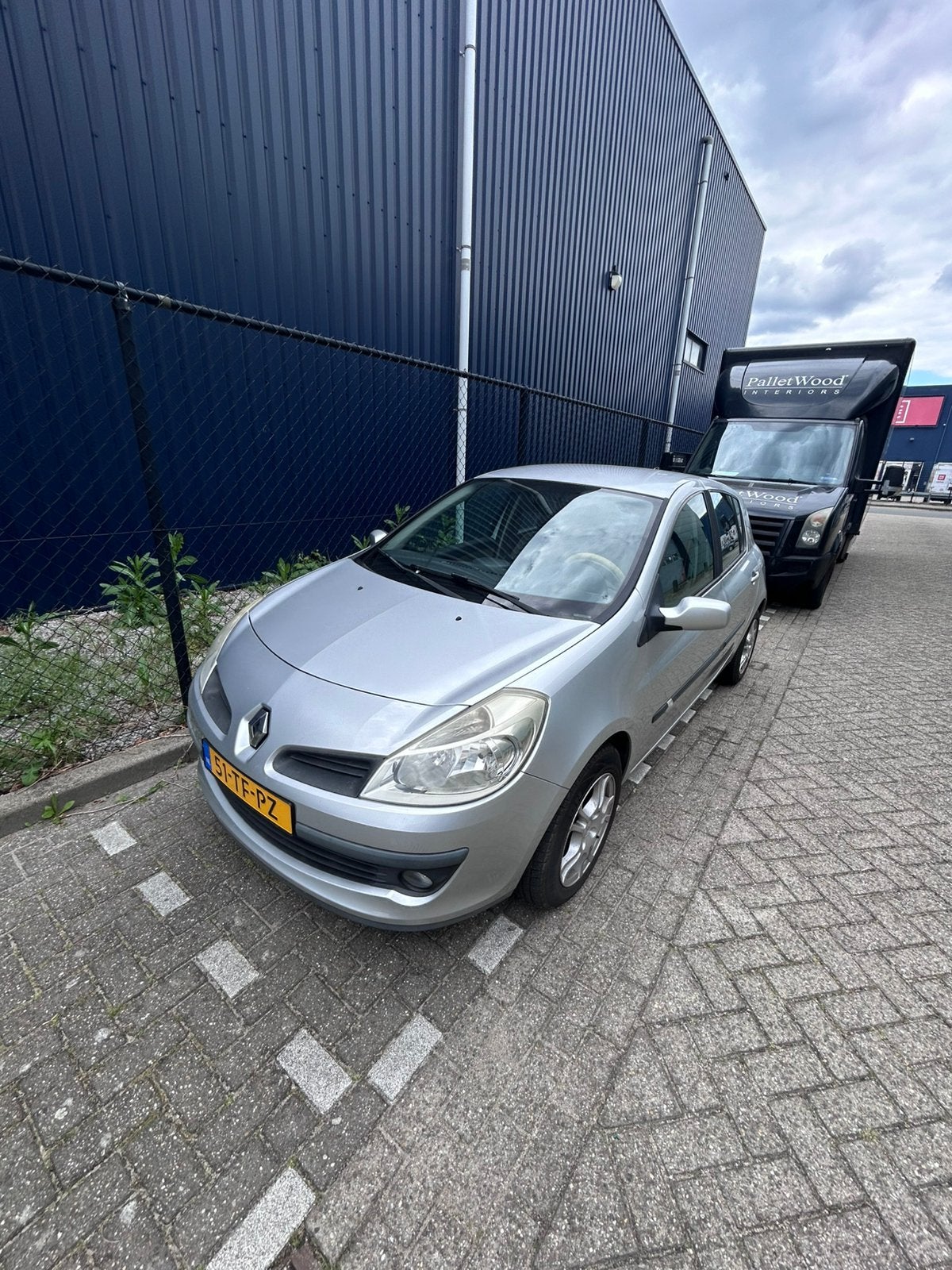 Renault Clio 1.6 16V 82KW 5-DRS 2006 Grijs, Voorwielaandrijving, 4 cilinders, Origineel Nederlands, 1200 kg