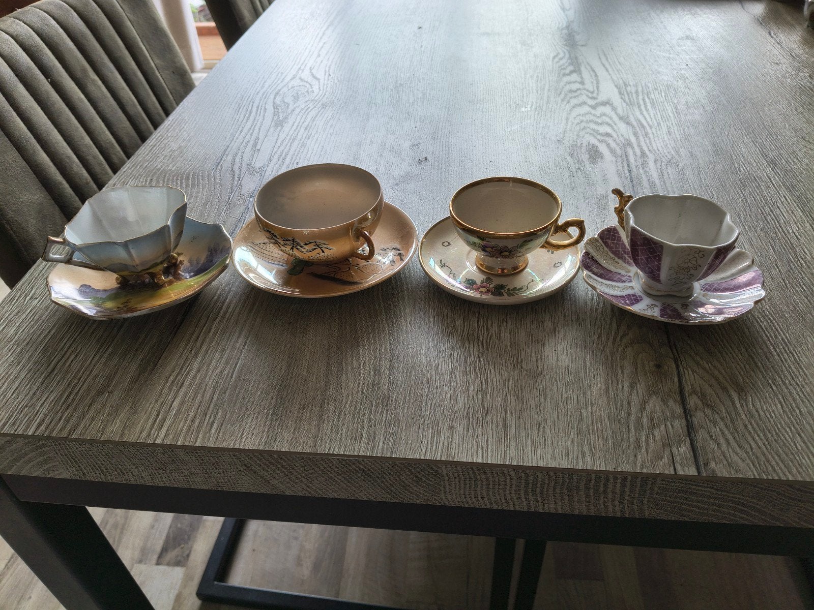 Set van 4 Antieke Theekopjes met Schotels - Diverse Motieven, Antiek en Kunst, Ophalen