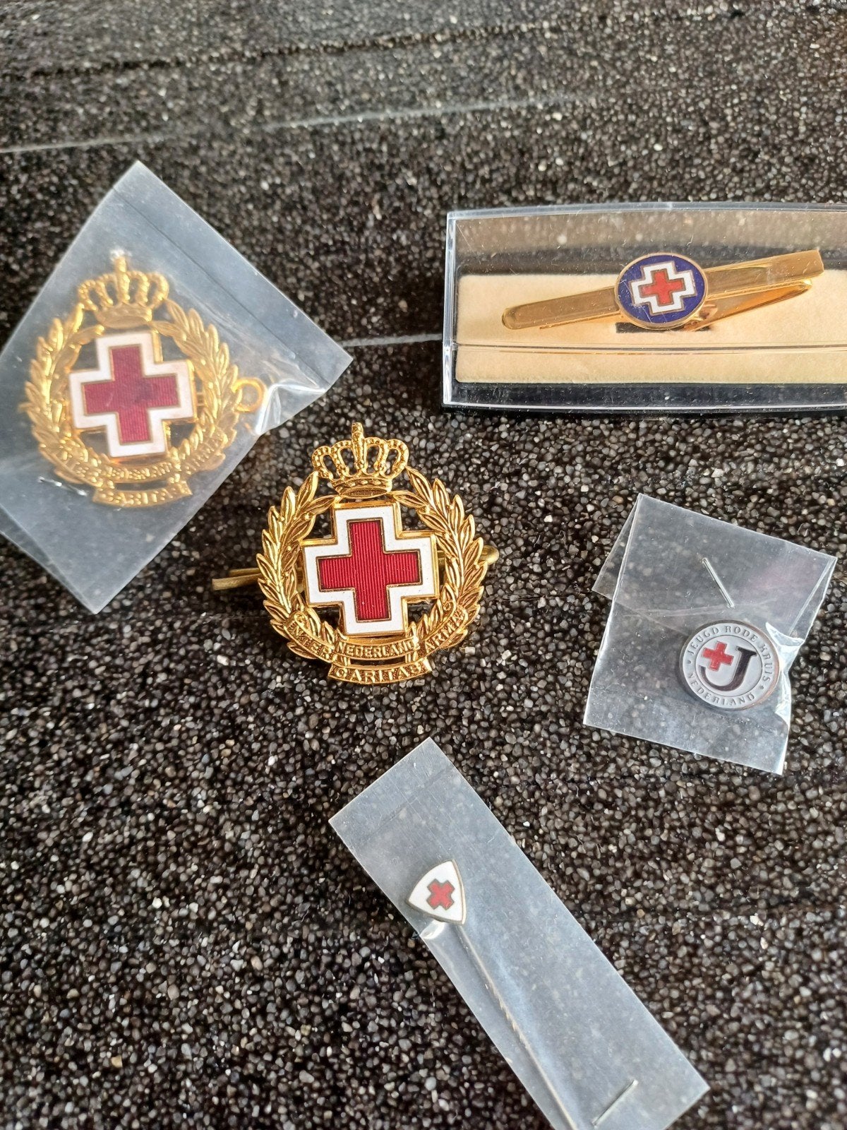 Collectie Rode Kruis Speldjes en Pins, Ophalen, Zo goed als nieuw, Overige onderwerpen, Speldje of Pin