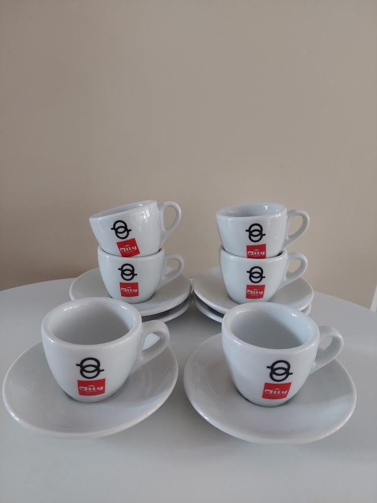 6 Illy espresso kop en schotels, Ophalen of Verzenden, Zo goed als nieuw, Overige stijlen, Kop(pen) en/of Schotel(s)