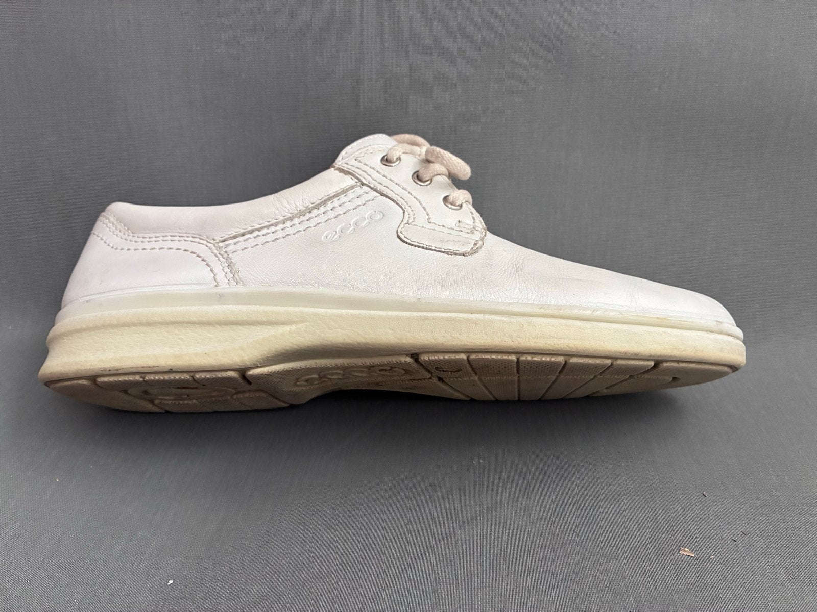 Witte Ecco schoenen, maat 42, met brede leest, Wit, Ophalen of Verzenden, Sneakers of Gympen, Gedragen