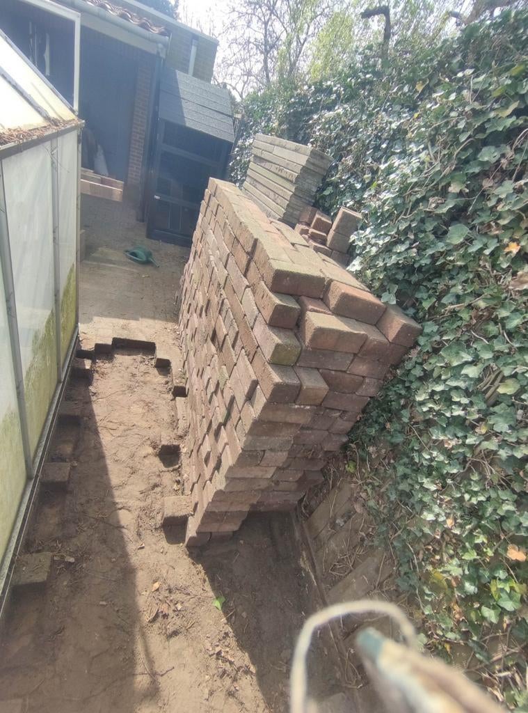 Rode en grijze klinkers en bielzen, inclusief halve, Tuin en Terras, Tegels en Klinkers, Ophalen, Gebruikt, Klinkers, 10 m² of meer