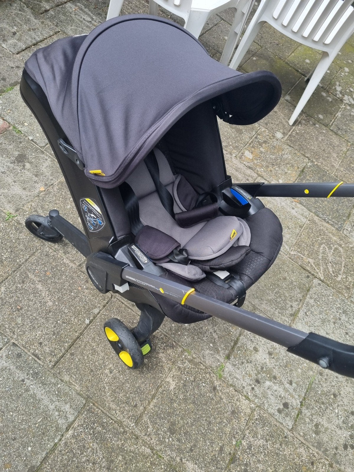 Doona autostoel en kinderwagen in één, Kinderen en Baby's, Kinderwagens en Combinaties, Ophalen