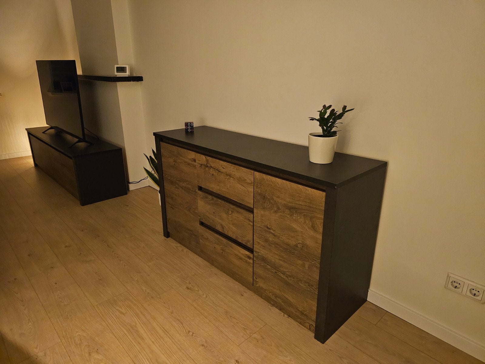 Complete Meubelset: TV-kast, Salontafel, Eettafel, Dressoir