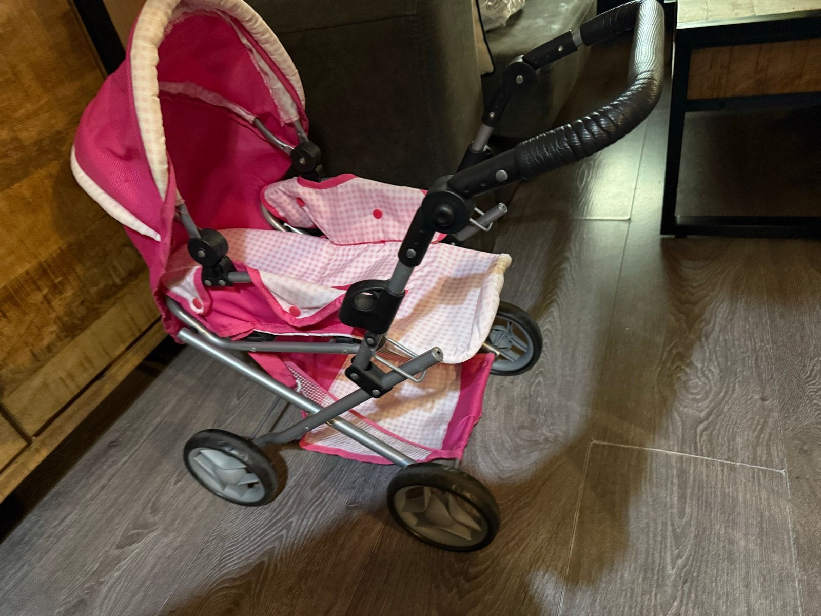 Roze poppenwagen - perfect voor kleine poppenmoeders, Ophalen, Gebruikt, Babypop
