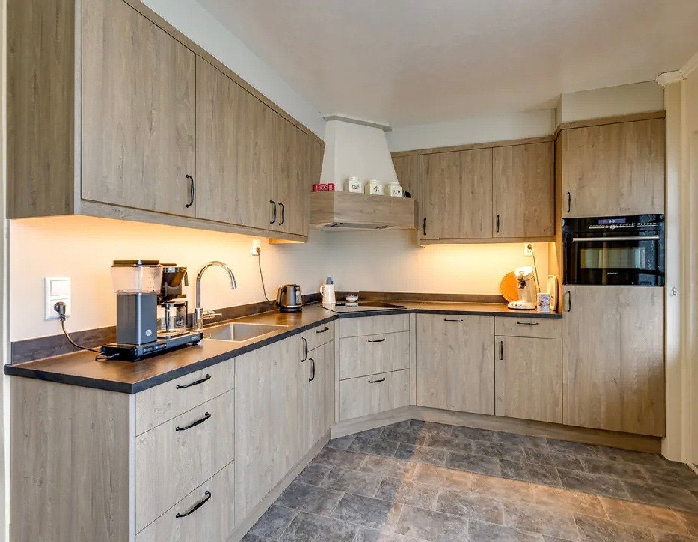 Keuken beschikbaar vanaf 5 augustus in Werkendam, Huis en Inrichting, Keuken | Complete keukens, Ophalen, Gebruikt, Hoekkeuken
