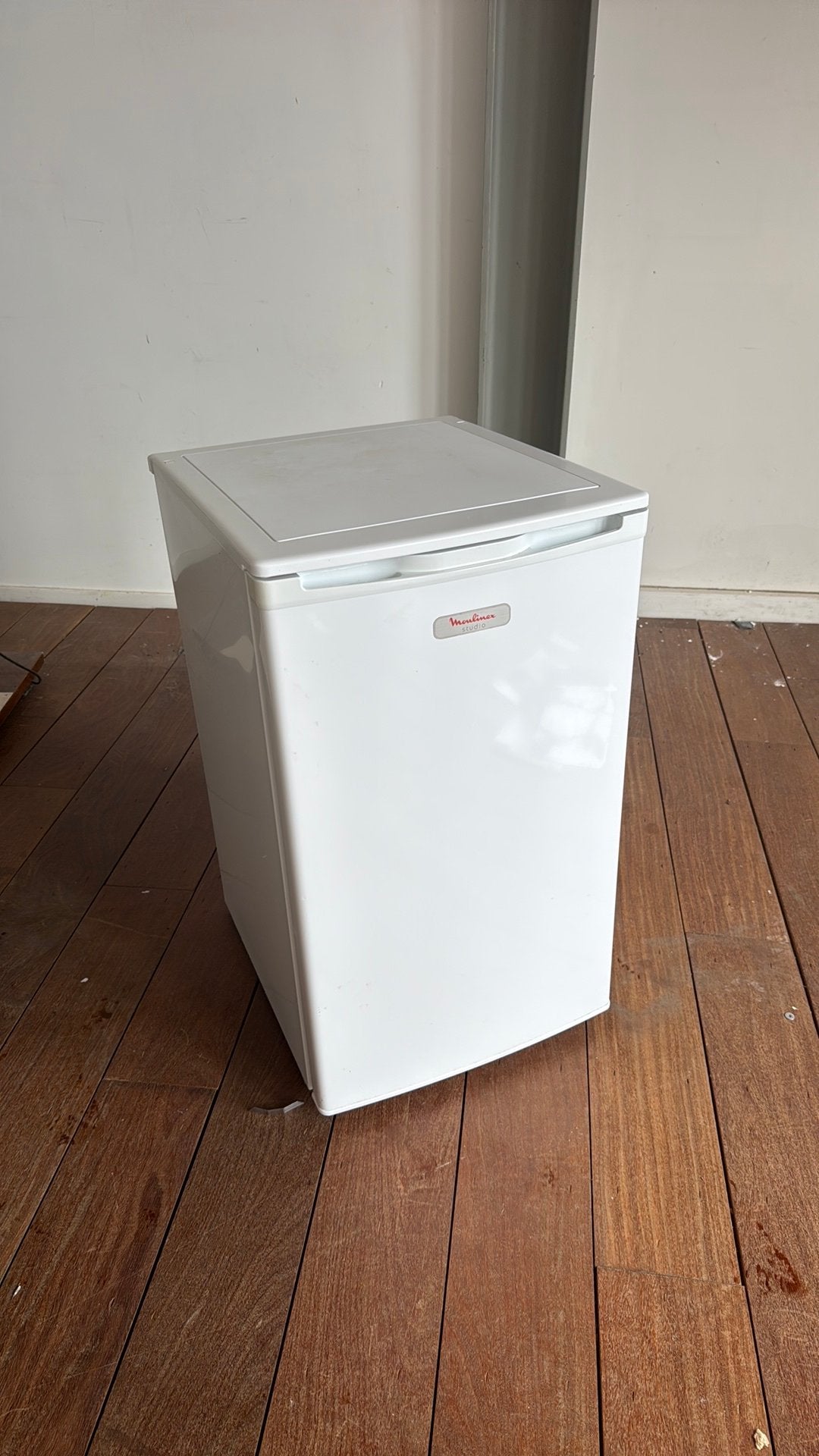 Moulinex Studio Fridge Freezer, Witgoed en Apparatuur, Koelkasten en IJskasten, Minder dan 75 liter, Ophalen, Met vriesvak, Minder dan 85 cm