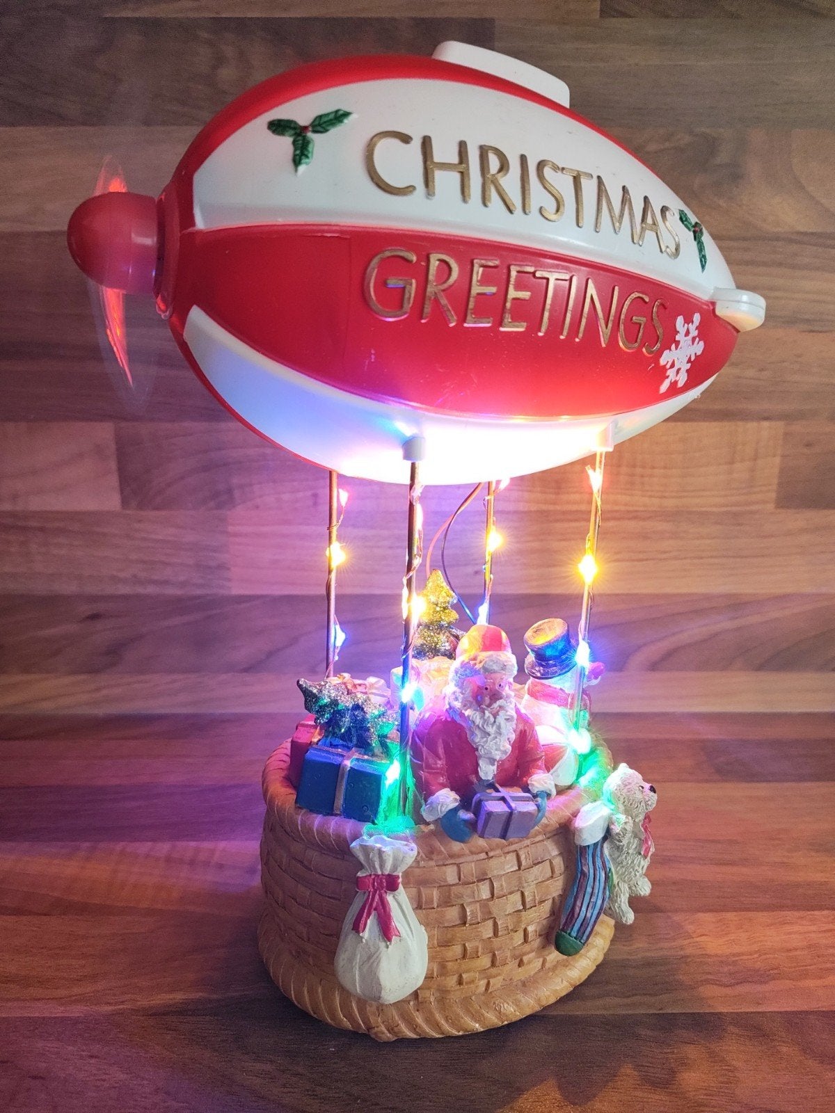 Kerstdorp -kerstman in Zeppelin, Ophalen of Verzenden, Gebruikt