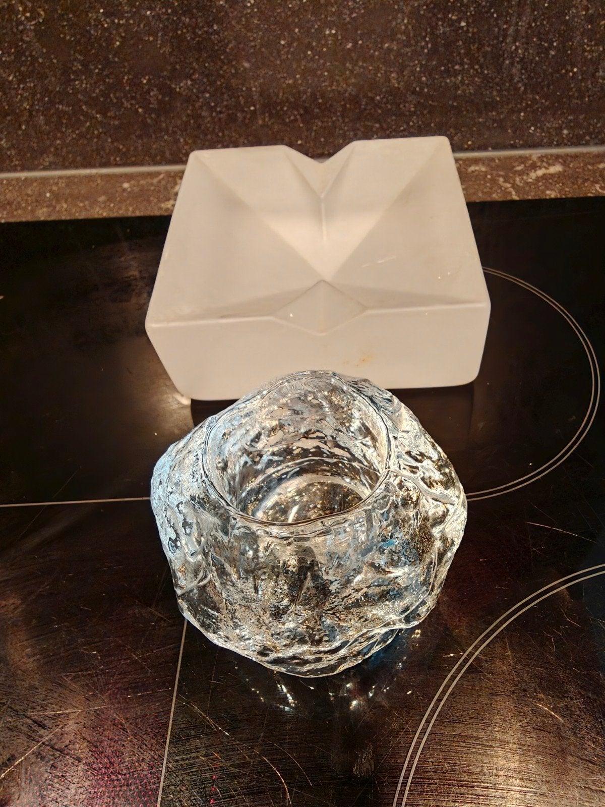 Kosta Boda 'Ice Ball' en asbak, Ophalen of Verzenden
