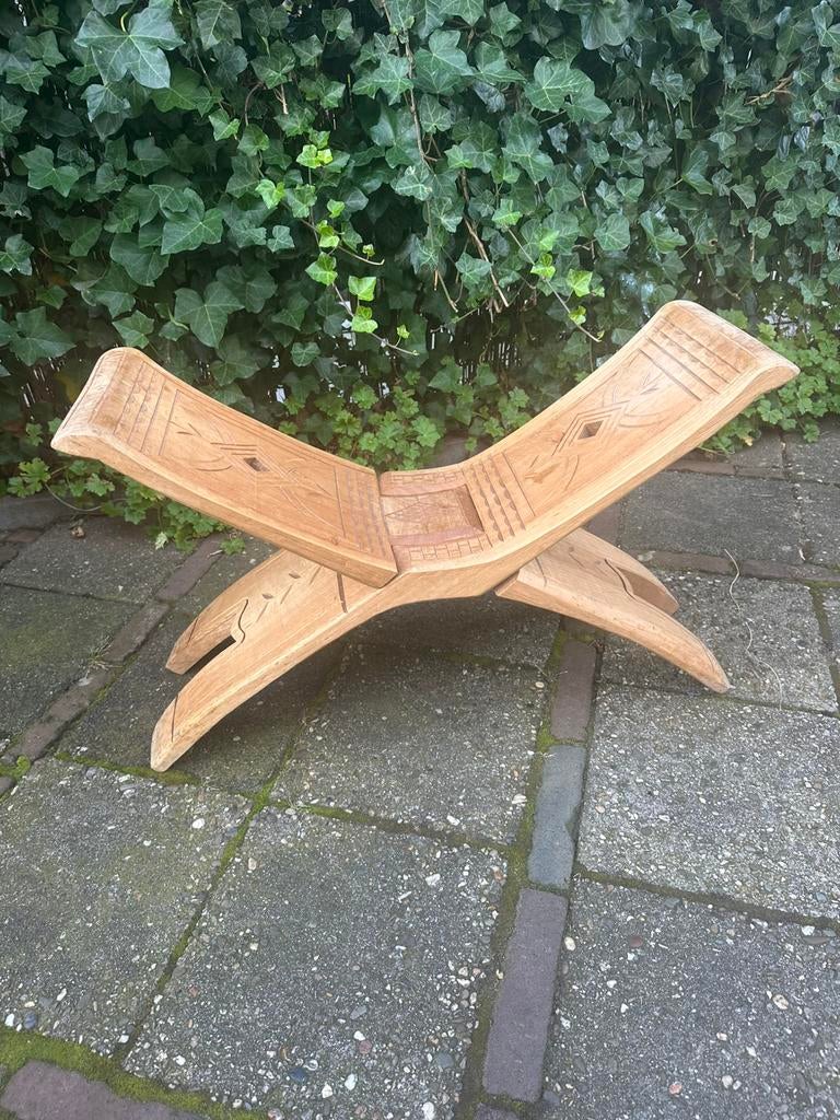 Antieke Handgesneden Vouwkruk, Huis en Inrichting, Krukjes, Ophalen, Zo goed als nieuw, X, Hout