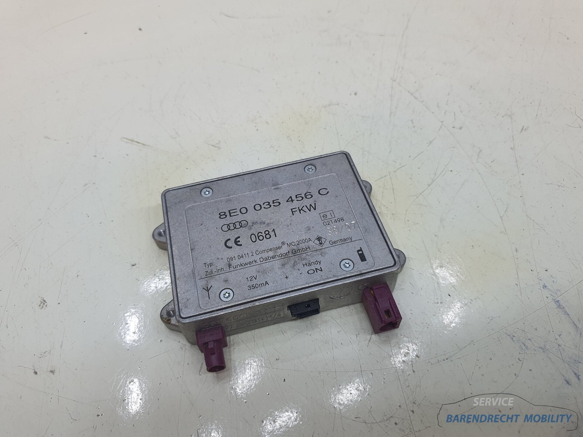 Antenne versterker Audi A3 A4 A5 A6 TT 8E0035456C origineel, Gebruikt, AUDI AG, Auto-Union-Strasse 1
85045  Ingolstadt, DE, Kundenbetreuung@audi.de
