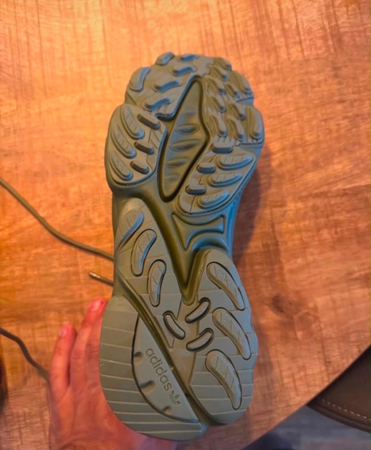 Adidas Ozweego - Nieuw en ongedragen - Maat 42, Ophalen of Verzenden, Nieuw, Sneakers of Gympen
