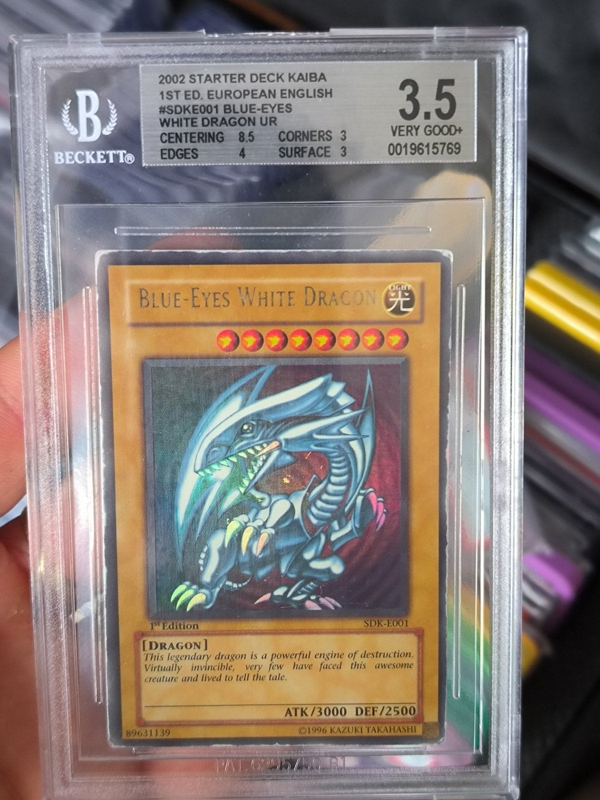 Yu-Gi-Oh! Blue-Eyes White Dragon SDK-E001 BGS 3.5, Ophalen of Verzenden, Gebruikt, Losse kaart