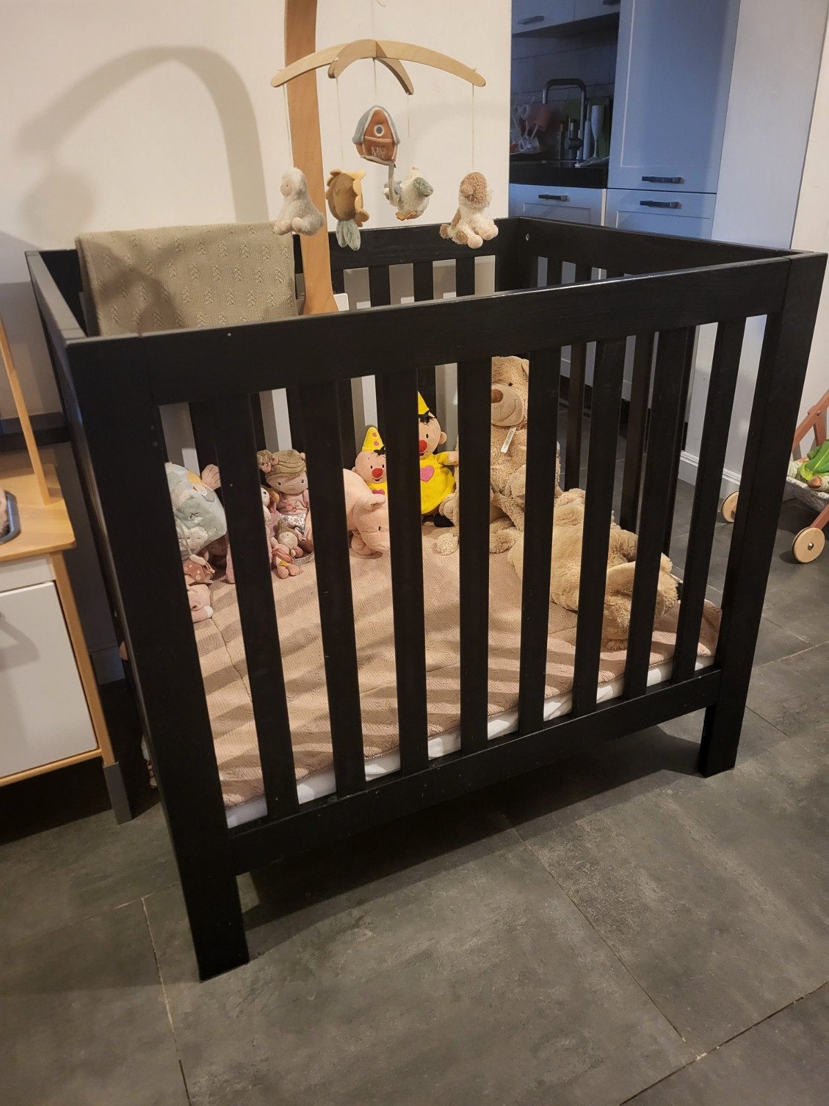 Zwarte Box met boxkleed, Matras en Little Dutch Mobiel, Ophalen, Gebruikt, Vierkant, In hoogte verstelbaar