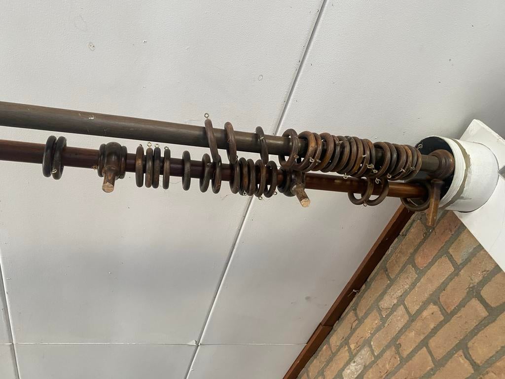 2 Houten gordijnroeden met ringen en eindstukken. Afhalen, Huis en Inrichting, Ophalen of Verzenden, Gebruikt, Bruin, 200 cm of meer