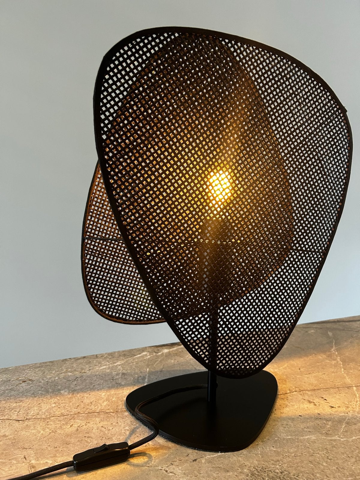 Market Set Tafellamp Zwart Rotan 51 cm - Design, Overige merken, Natuurlijk materiaal, Ophalen of Verzenden, Zo goed als nieuw